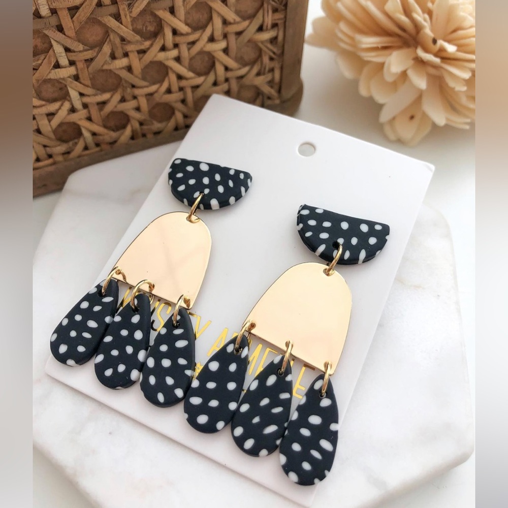 New Kinsley Armelle earrings in Dottie, from Doris Collection.
